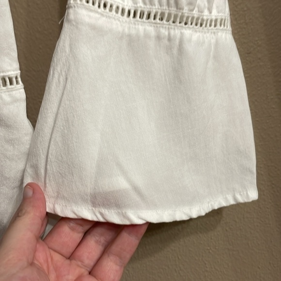 Cloth & Stone Anthropologie Bell Sleeve White Blouse Size XS Measures Oversized - Picture 3 of 8